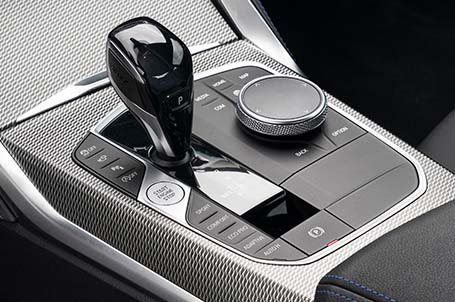 AUTOMATICKÁ PŘEVODOVKA STEPTRONIC SPORT ZAJIŠŤUJE MIMOŘÁDNĚ RYCHLÉ ŘAZENÍ.