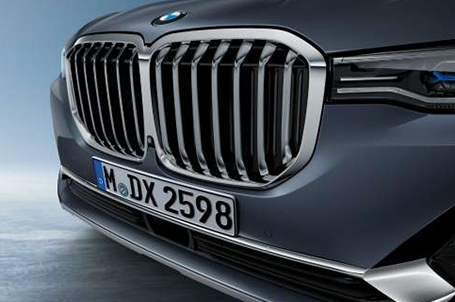 BMW maska chladiče ve tvaru ledvinek.