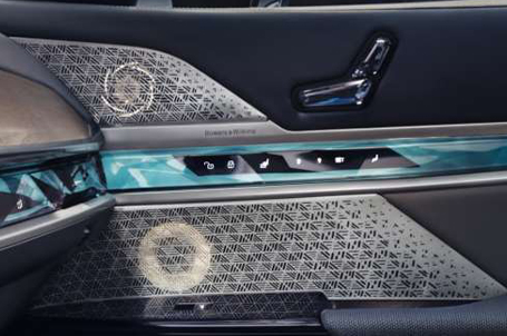Audiosystém Bowers & Wilkins Diamond s prostorovým zvukem.