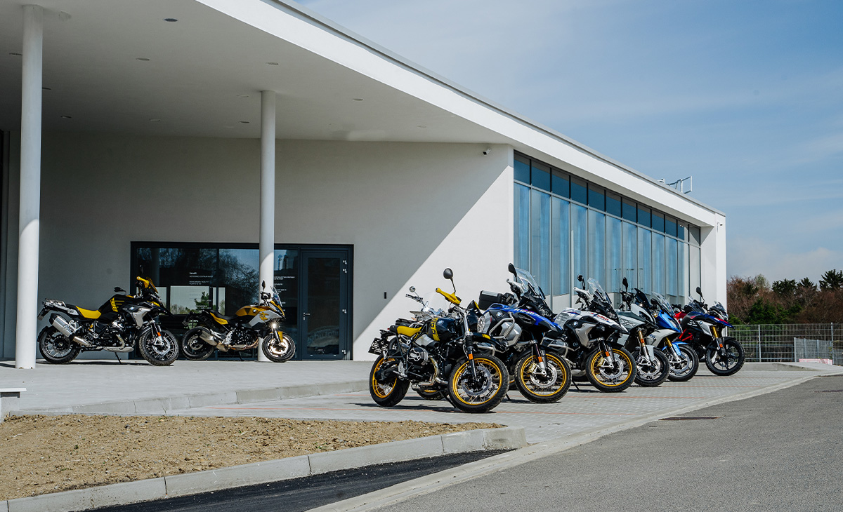 OTEVŘENÍ MOTO SEZÓNY V MOTORRAD CENTRU INVELT PLZEŇ 31.3.2023 OTEVŘENÍ MOTO SEZÓNY V MOTORRAD CENTRU INVELT PLZEŇ 31.3.2023