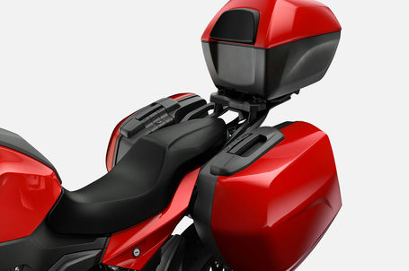 BMW F 900 XR - Komfortní úložné prostory BMW F 900 XR - Komfortní úložné prostory