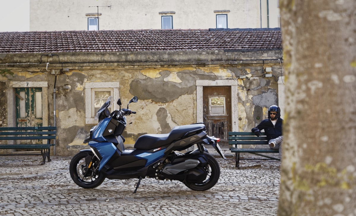 BMW C 400 X - Poznej své město zatáčku za zatáčkou BMW C 400 X - Poznej své město zatáčku za zatáčkou