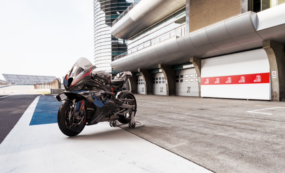 Nové BMW M 1000 RR - Jízda jako ve větrném stínu Nové BMW M 1000 RR - Jízda jako ve větrném stínu