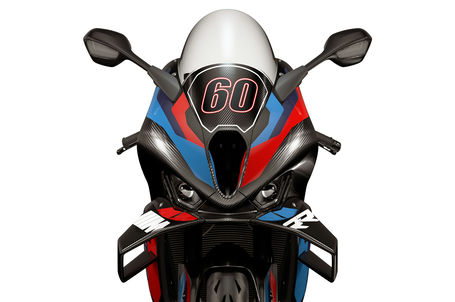 BMW M 1000 RR - Výrazná přední část s čelním štítem BMW M 1000 RR - Výrazná přední část s čelním štítem