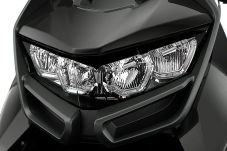 BMW C 400 GT - Full LED světlomet se světlem pro denní svícení BMW C 400 GT - Full LED světlomet se světlem pro denní svícení