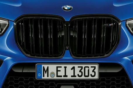 BMW X5 M - M specifická maska ve tvaru ledvinek. BMW X5 M - M specifická maska ve tvaru ledvinek.