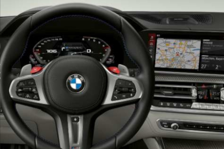 BMW X5 M - M specifický přístrojový panel. BMW X5 M - M specifický přístrojový panel.