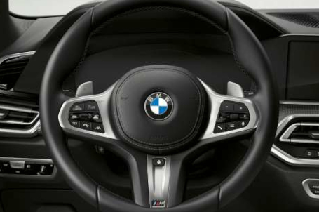 BMW X5 M50i - Integrální aktivní řízení. BMW X5 M50i - Integrální aktivní řízení.