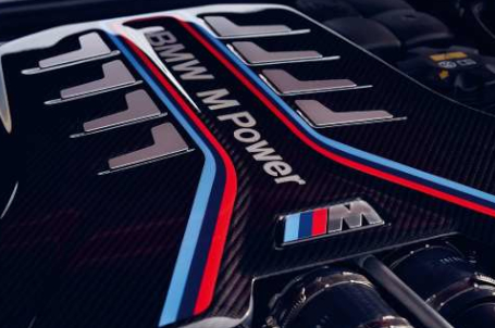 BMW M5 - Zážehový 8válec M TwinPower Turbo. BMW M5 - Zážehový 8válec M TwinPower Turbo.
