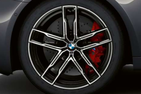BMW M5 - M brzdy s dvoudílnými kotouči. BMW M5 - M brzdy s dvoudílnými kotouči.