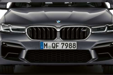 BMW M5 - M maska chladiče ve tvaru ledvinek. BMW M5 - M maska chladiče ve tvaru ledvinek.