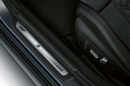 BMW M340i xDrive Sedan - Exkluzivní prahové lišty. BMW M340i xDrive Sedan - Exkluzivní prahové lišty.