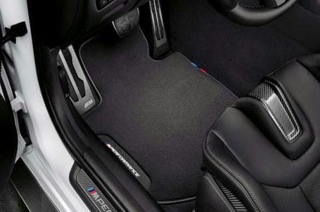 BMW M4 Coupé - M Performance podlahové koberce. BMW M4 Coupé - M Performance podlahové koberce.