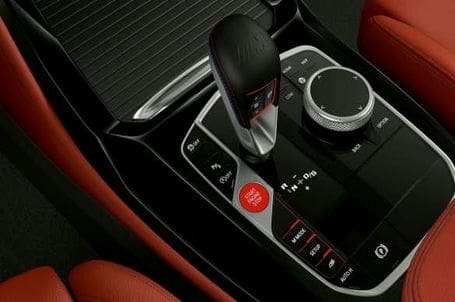 BMW X3 M - 8stupňová převodovka M Steptronic s funkcí Drivelogic. BMW X3 M - 8stupňová převodovka M Steptronic s funkcí Drivelogic.