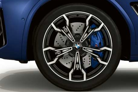 BMW X3 M Competition - 21" M kola z lehké slitiny V-spoke 765 M Bicolour Black s kombinovanými pneumatikami. BMW X3 M Competition - 21" M kola z lehké slitiny V-spoke 765 M Bicolour Black s kombinovanými pneumatikami.