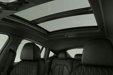 BMW X6 - Panoramatická skleněná střecha Sky Lounge. BMW X6 - Panoramatická skleněná střecha Sky Lounge.