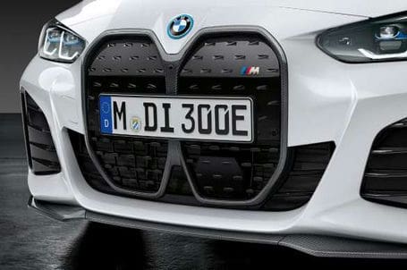 BMW i4 M Performance Parts - M Performance Karbonová maska chladiče ve tvaru ledvinek. BMW i4 M Performance Parts - M Performance Karbonová maska chladiče ve tvaru ledvinek.