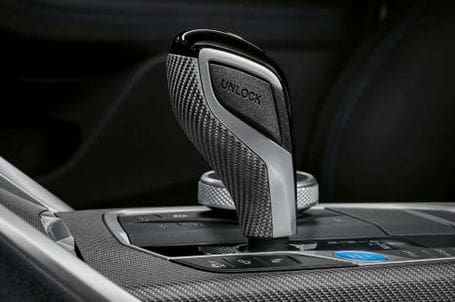 BMW i4 M Performance Parts - M Performance volič směru jízdy čalouněný Alcantarou. BMW i4 M Performance Parts - M Performance volič směru jízdy čalouněný Alcantarou.