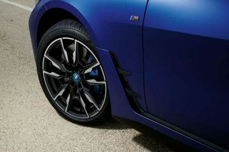 BMW i4 M50 - M sportovní brzdy. BMW i4 M50 - M sportovní brzdy.