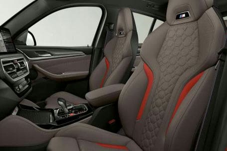 BMW X4 M - M sportovní sedadla skořepinového typu. BMW X4 M - M sportovní sedadla skořepinového typu.