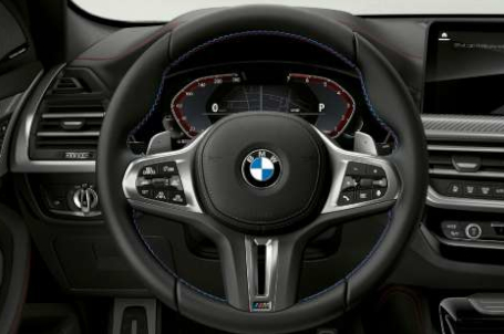 BMW X4 M40i a M40d - Variabilní sportovní řízení. BMW X4 M40i a M40d - Variabilní sportovní řízení.