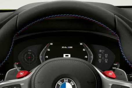 BMW X4 M - M specifický přístrojový panel. BMW X4 M - M specifický přístrojový panel.