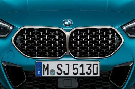 BMW řady 2 Gran Coupé - BMW maska chladiče ve tvaru ledvinek s mřížkovaným designem. BMW řady 2 Gran Coupé - BMW maska chladiče ve tvaru ledvinek s mřížkovaným designem.