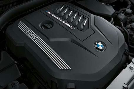 BMW M4 Cabrio - Zážehový řadový 6válec BMW M TwinPower Turbo. BMW M4 Cabrio - Zážehový řadový 6válec BMW M TwinPower Turbo.