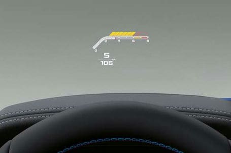 BMW M4 Cabrio - BMW Head-Up Displej s M specifickými funkcemi. BMW M4 Cabrio - BMW Head-Up Displej s M specifickými funkcemi.