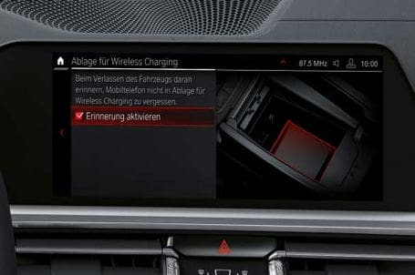 BMW M4 Cabrio - Rozšířené funkce telefonu s bezdrátovým nabíjením. BMW M4 Cabrio - Rozšířené funkce telefonu s bezdrátovým nabíjením.