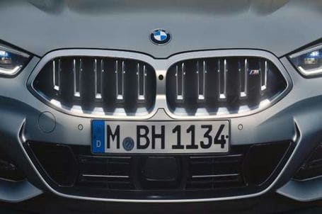 BMW řady 8 Coupé - BMW maska ve tvaru ledvinek lconic Glow. BMW řady 8 Coupé - BMW maska ve tvaru ledvinek lconic Glow.