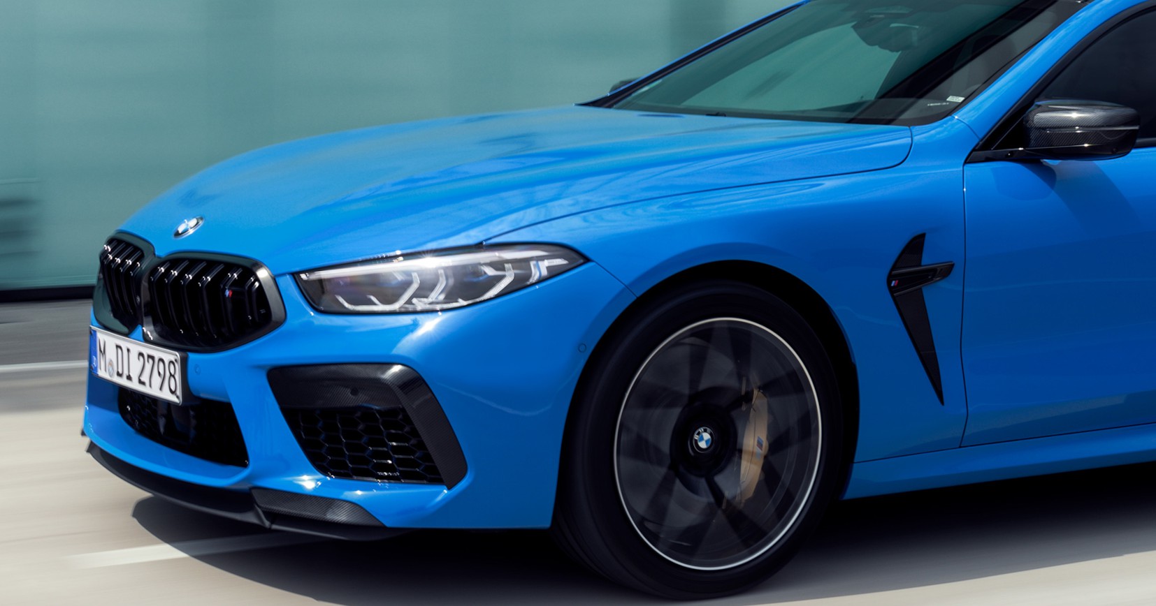 BMW M8 Competition Coupé - BMW Individual Voodooblue (modrá)