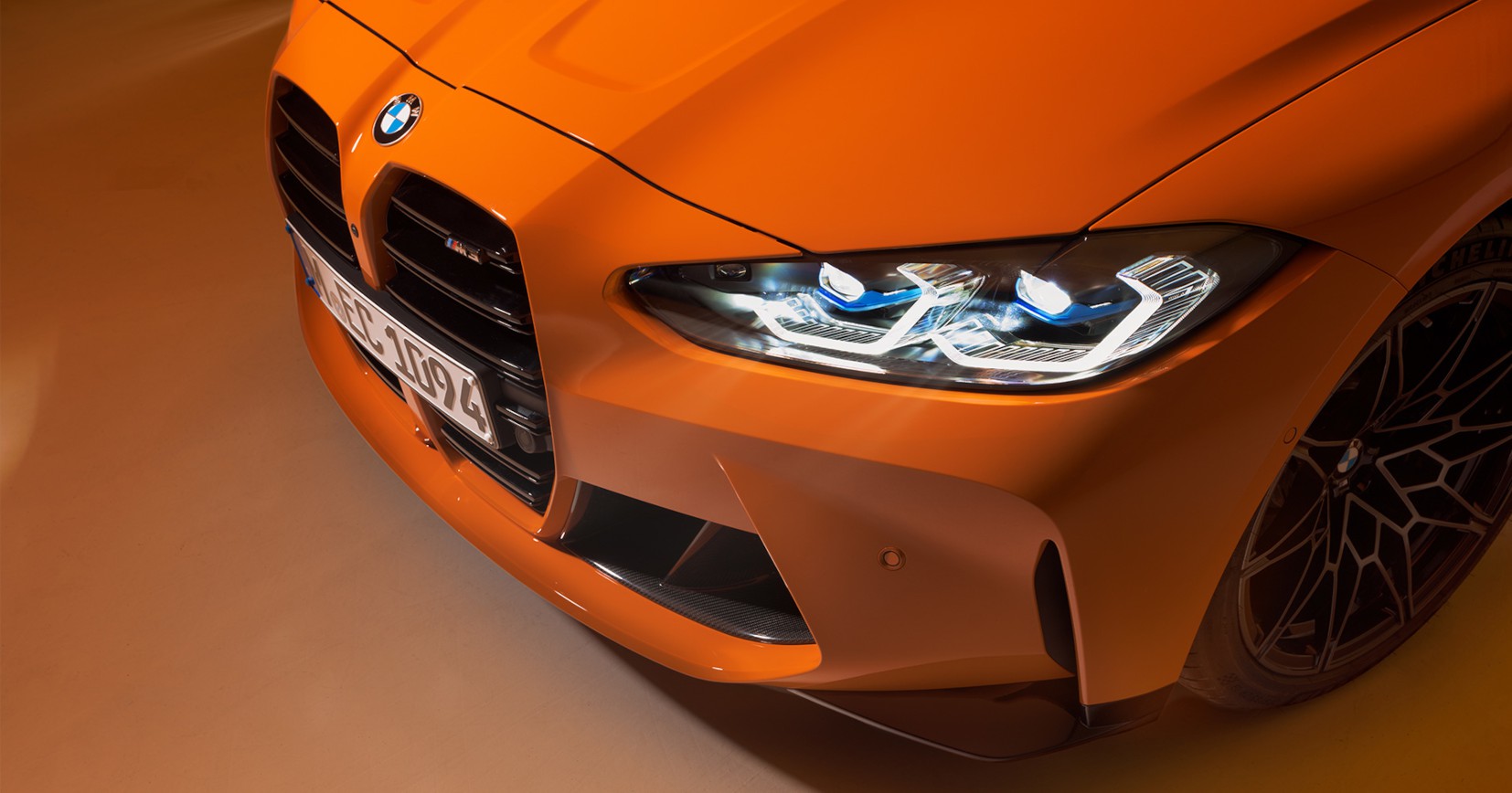 BMW M4 Competition Coupé - BMW Individual Fire Orange (oranžová) BMW M4 Competition Coupé - BMW Individual Fire Orange (oranžová)