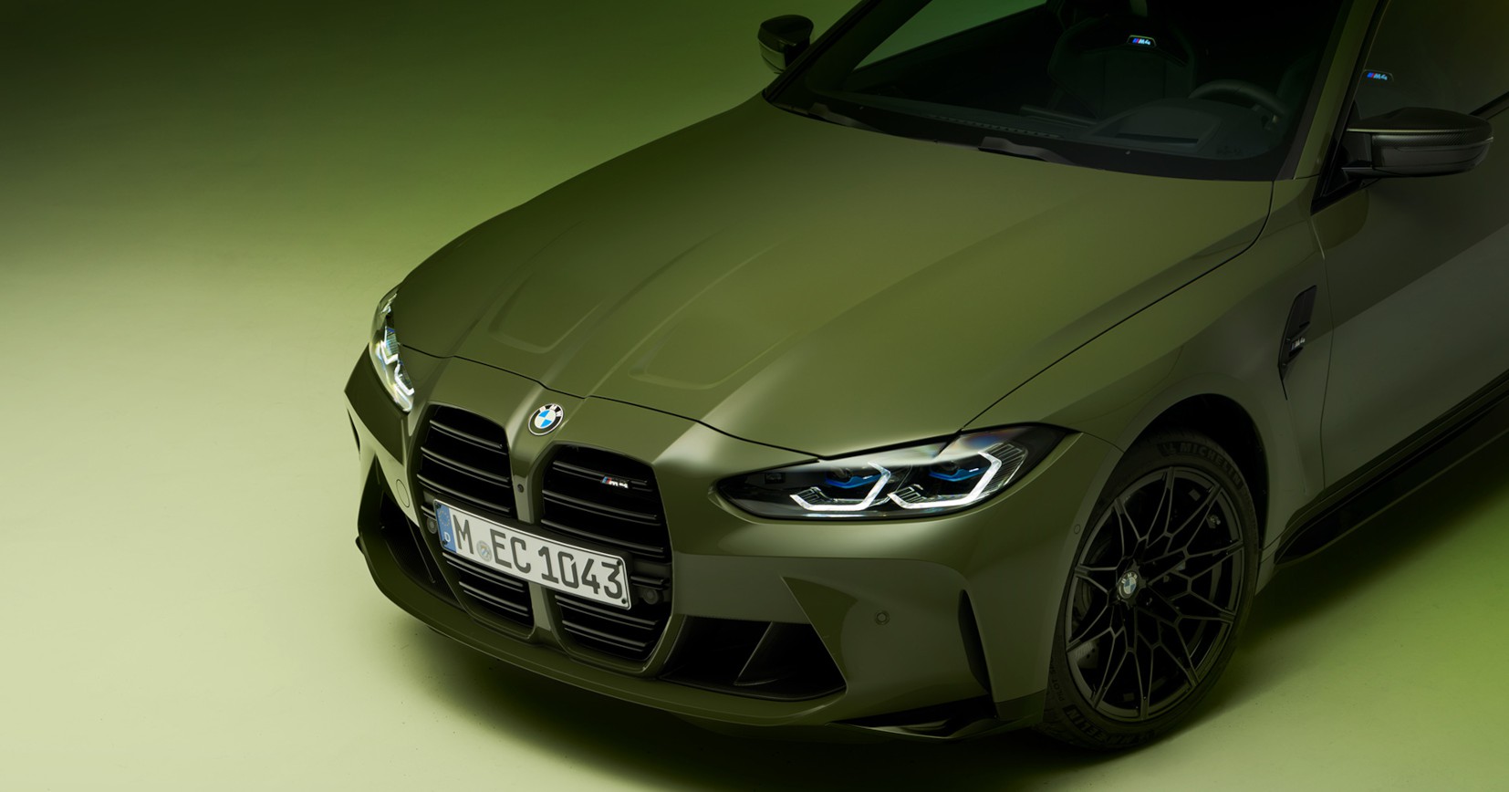 BMW M4 Competition Coupé - BMW Individual Urban Green (zelená) BMW M4 Competition Coupé - BMW Individual Urban Green (zelená)