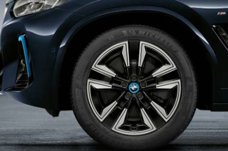 BMW iX3 Originální příslušenství - 19 BMW aerodynamické kolo Double-spoke 842 Bicolour. BMW iX3 Originální příslušenství - 19 BMW aerodynamické kolo Double-spoke 842 Bicolour.