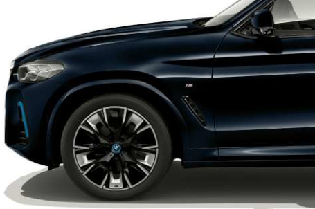 BMW iX3 - Pohled z boku. BMW iX3 - Pohled z boku.