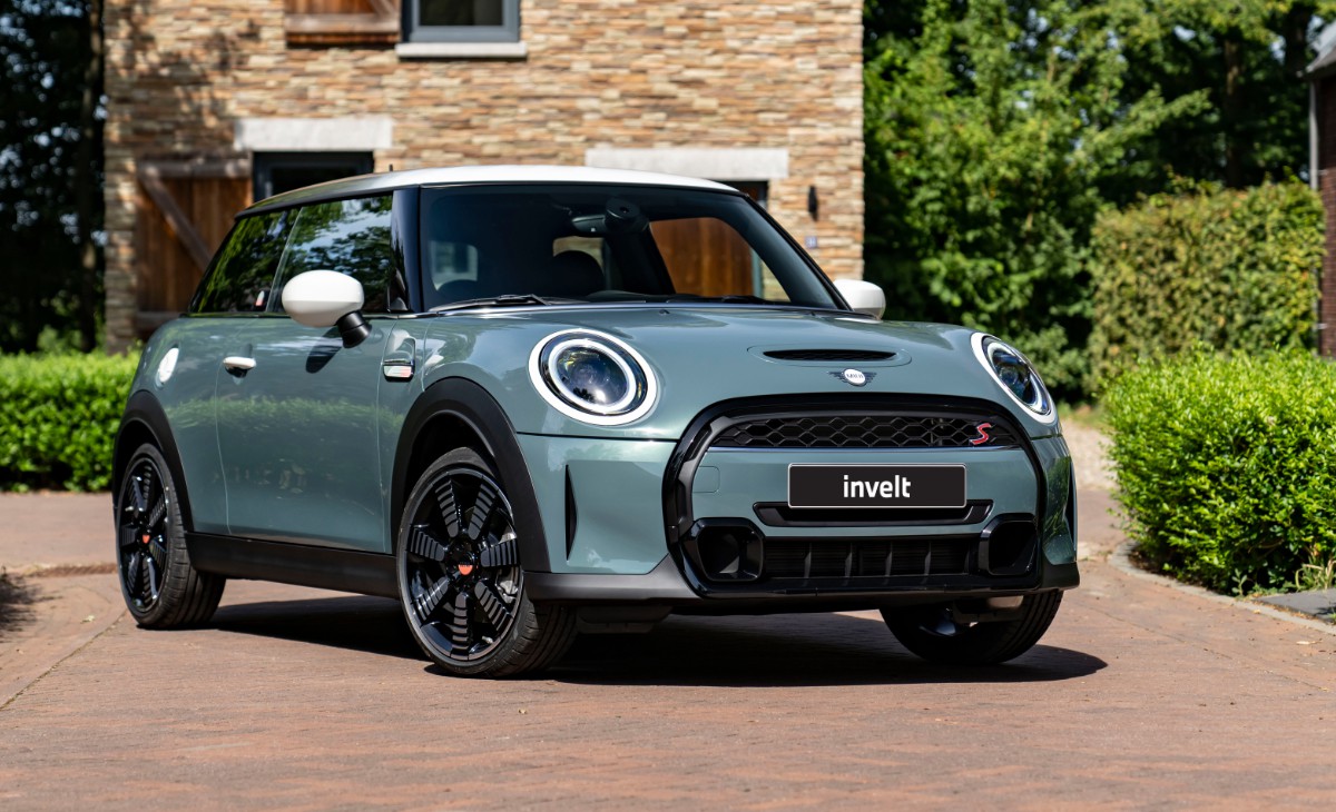 MINI TŘÍDVEŘOVÉ (F56) | ZDOKONALENÝ ORIGINÁL. | BMW invelt…