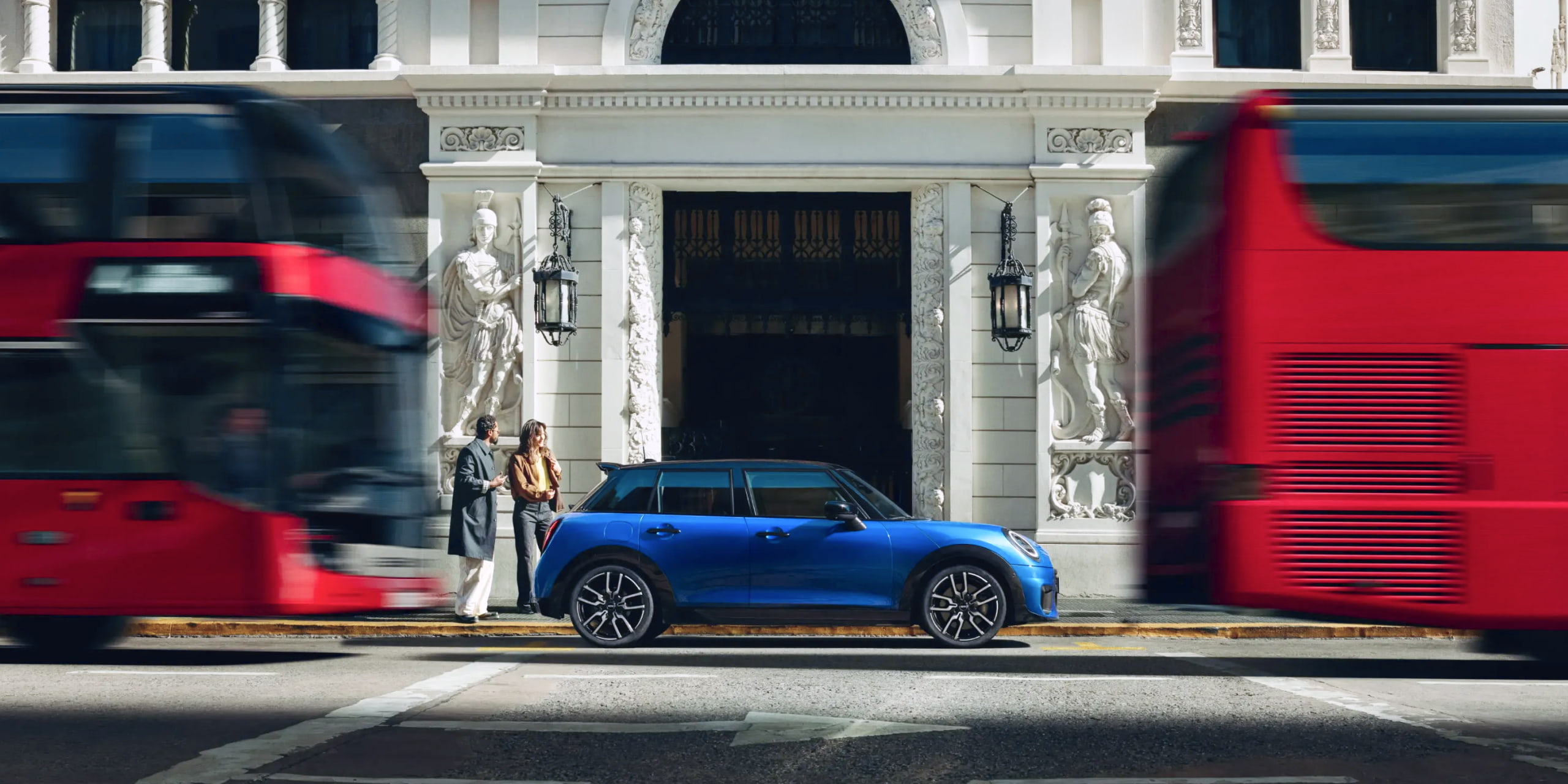 MINI COOPER NYNÍ S BONUSEM AŽ 120 000 KČ.