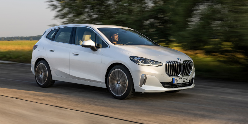 BMW řady 2 Active Tourer z boku BMW řady 2 Active Tourer z boku