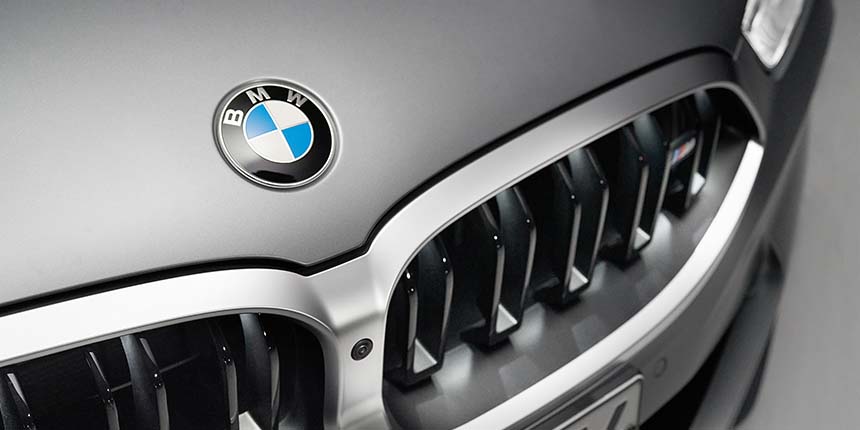 Podsvícená BMW maska chladiče ve tvaru ledvinek, nové barvy karoserie. Podsvícená BMW maska chladiče ve tvaru ledvinek, nové barvy karoserie.