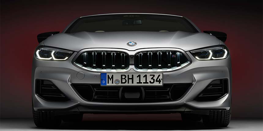 BMW maska ve tvaru ledvinek Iconic Glow. BMW maska ve tvaru ledvinek Iconic Glow.
