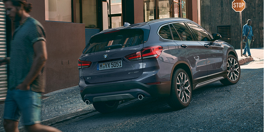 BMW X1 xDrive20i. THE X1 | Je tu a určuje standardy.
