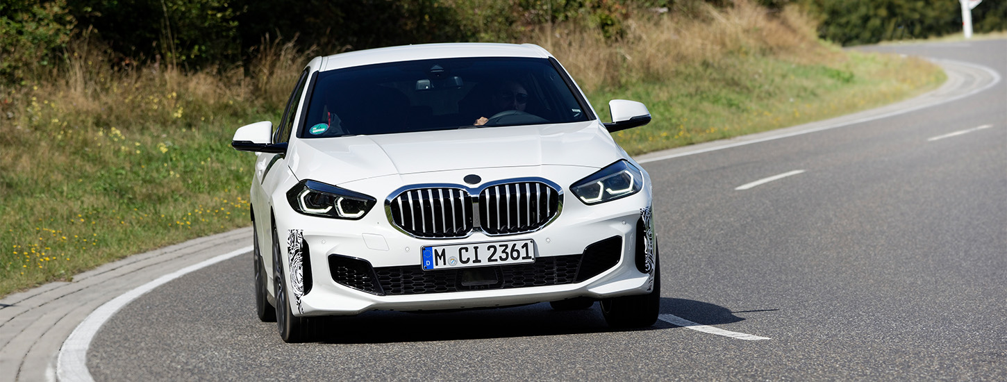 BMW 128ti v pohybu ze předu BMW 128ti v pohybu ze předu