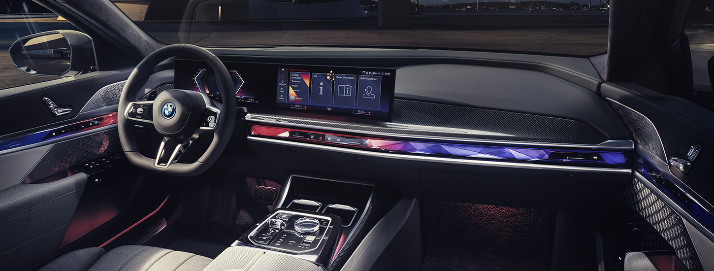 BMW M760e xDrive interiér BMW M760e xDrive interiér