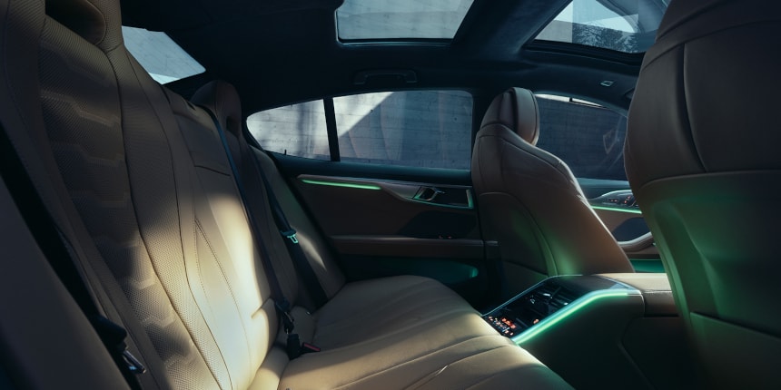BMW ALPINA B8 GRAN COUPÉ INTERIÉR - ZADNÍ SEDAČKY BMW ALPINA B8 GRAN COUPÉ INTERIÉR