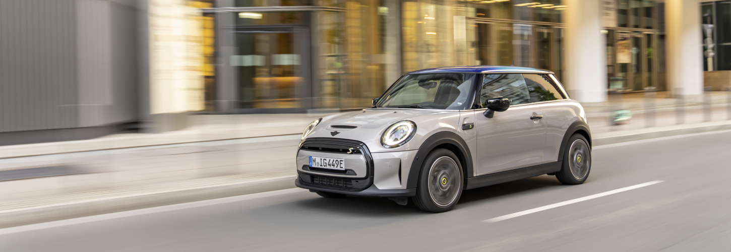 MINI Cooper SE V POHYBU MINI Cooper SE