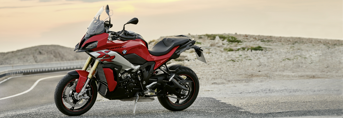 BMW S 1000 XR z boku BMW S 1000 XR
