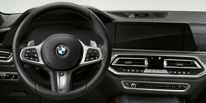 BMW X5 M50i volant BMW X5 M50i volant