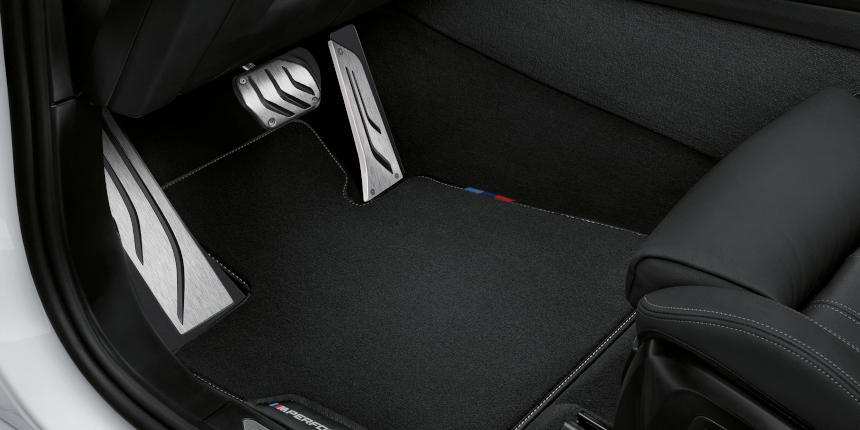 BMW X5 M50i pedály
