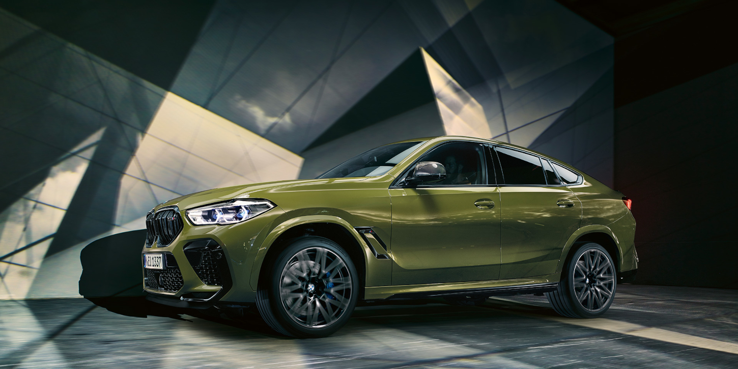 BMW X6 M Competition z boku BMW X6 M Competition z boku